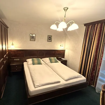 Batzenhaeusl Szálloda Lans