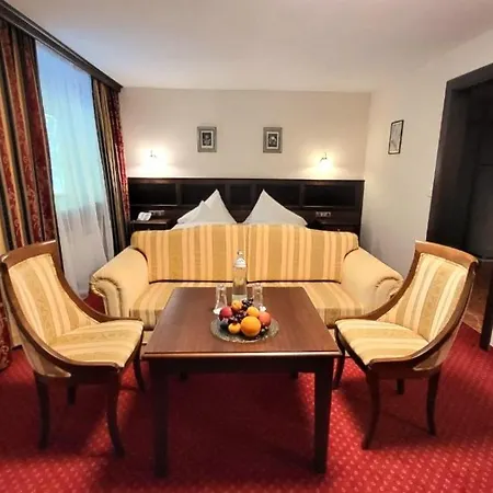 Batzenhaeusl Otel Lans